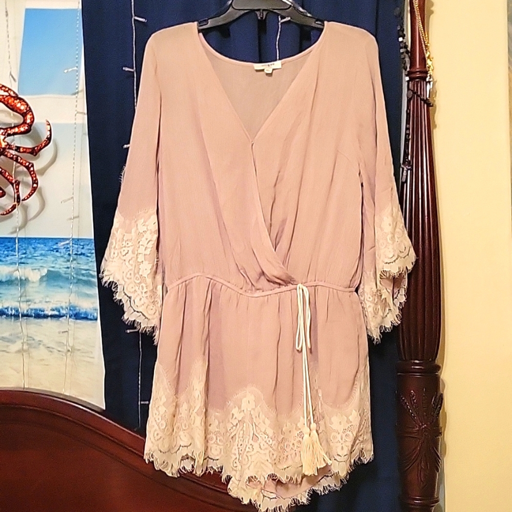 NWOT- (L) Umgee romper.